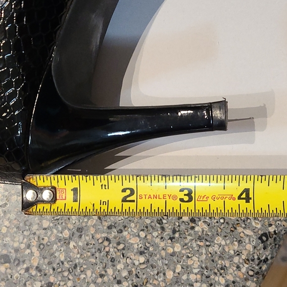 Peep toe Black Patent heels - Picture 7 of 8